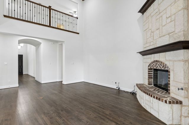 400 Warwick Boulevard, Lewisville, TX 75056