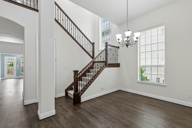 400 Warwick Boulevard, Lewisville, TX 75056