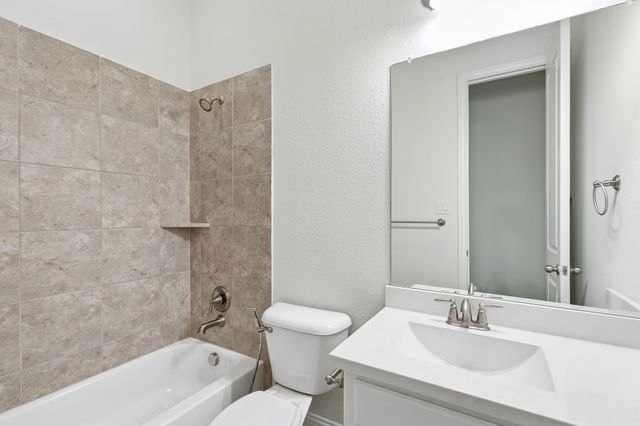 400 Warwick Boulevard, Lewisville, TX 75056
