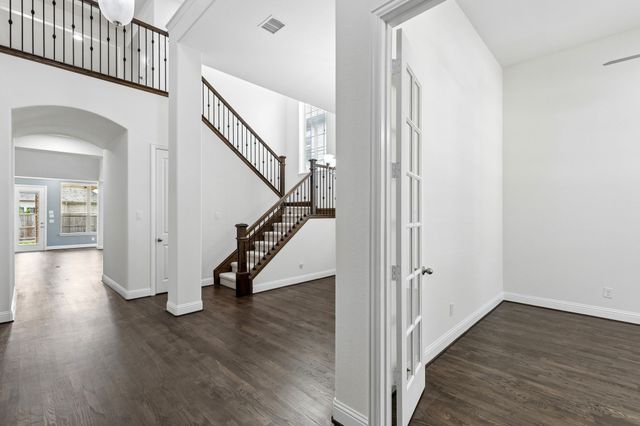 400 Warwick Boulevard, Lewisville, TX 75056
