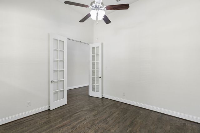 400 Warwick Boulevard, Lewisville, TX 75056