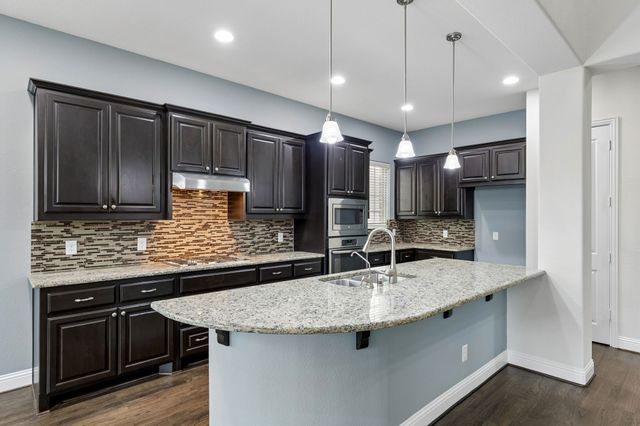 400 Warwick Boulevard, Lewisville, TX 75056