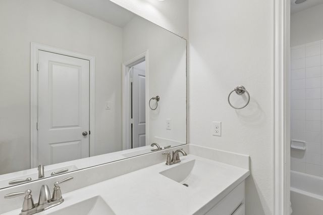 400 Warwick Boulevard, Lewisville, TX 75056