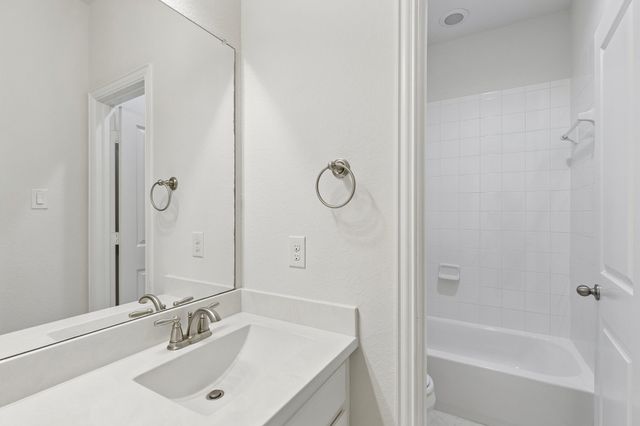 400 Warwick Boulevard, Lewisville, TX 75056