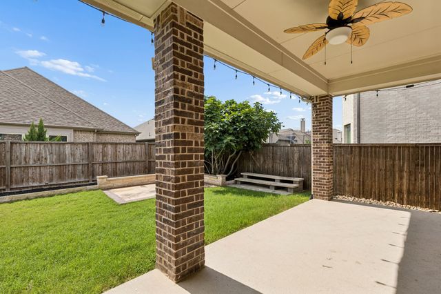 400 Warwick Boulevard, Lewisville, TX 75056