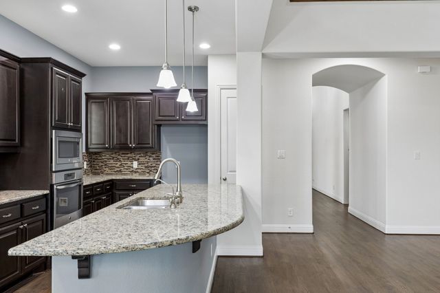 400 Warwick Boulevard, Lewisville, TX 75056
