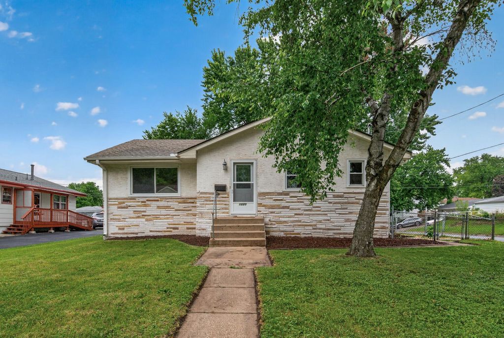 1225 43rd Avenue NE, Columbia Heights, MN 55421