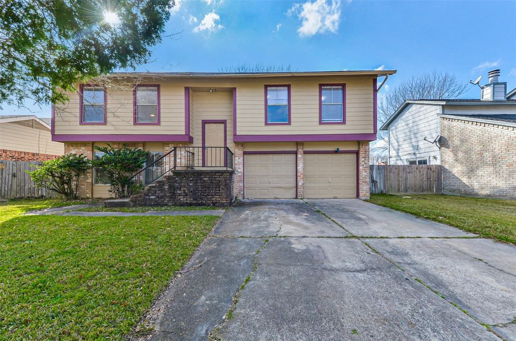16602 Quail Dale Drive, Houston, TX 77489