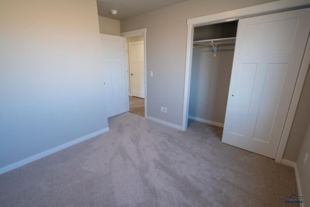 318 N VALLEY DR, Rapid City, SD 57703
