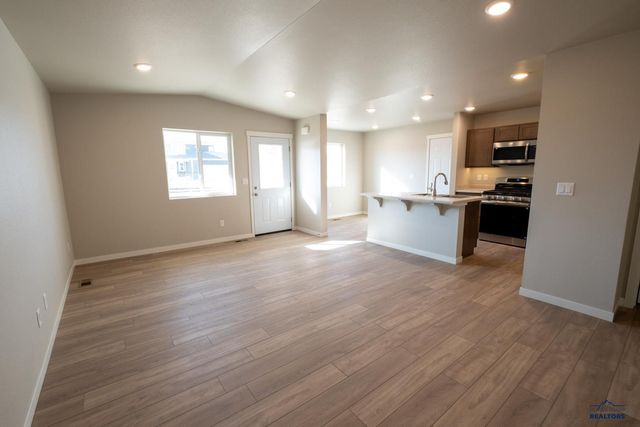 318 N VALLEY DR, Rapid City, SD 57703