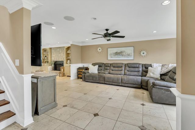 7 Sorrel Court, Lemont, IL 60439