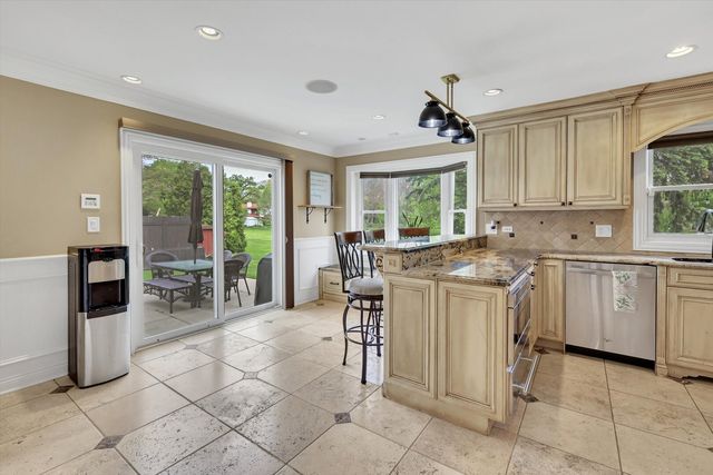 7 Sorrel Court, Lemont, IL 60439