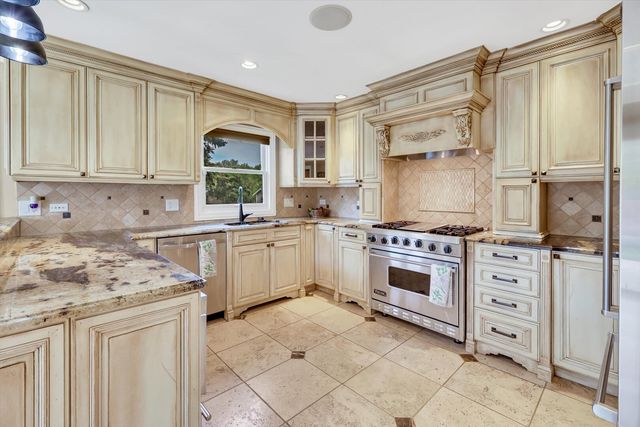 7 Sorrel Court, Lemont, IL 60439