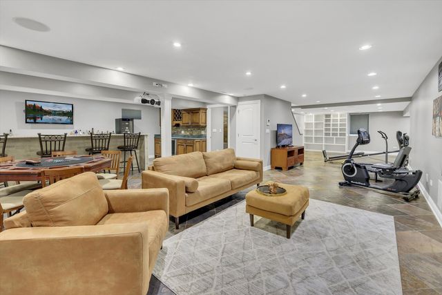 7 Sorrel Court, Lemont, IL 60439