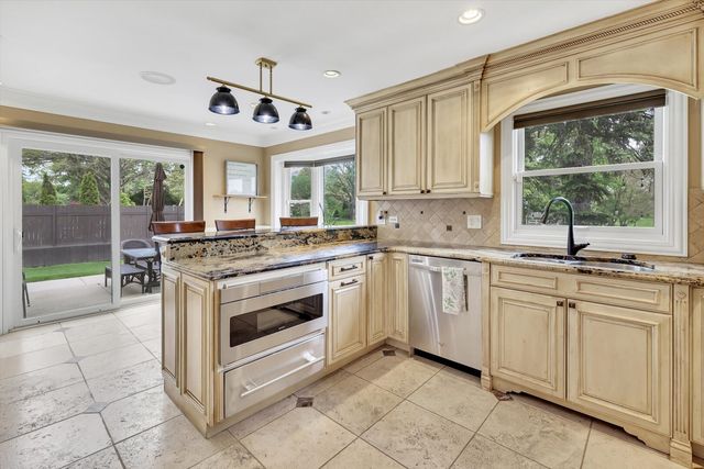 7 Sorrel Court, Lemont, IL 60439