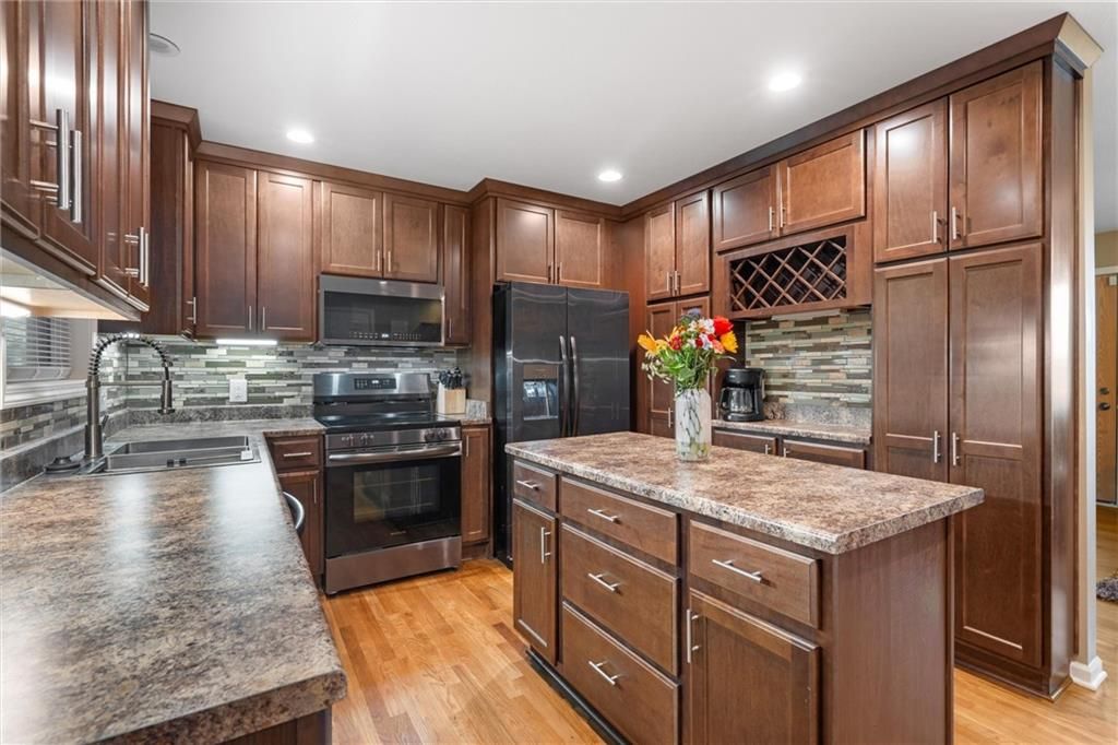 10 N 73rd Court, Kansas City, KS 66111