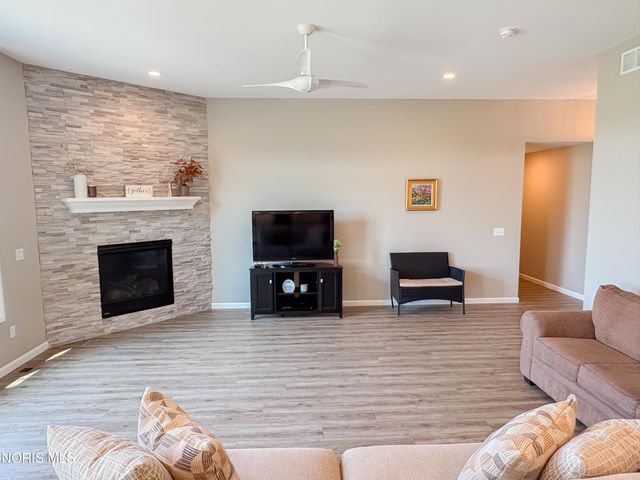 5572 Eagles Landing Drive, Oregon, OH 43616