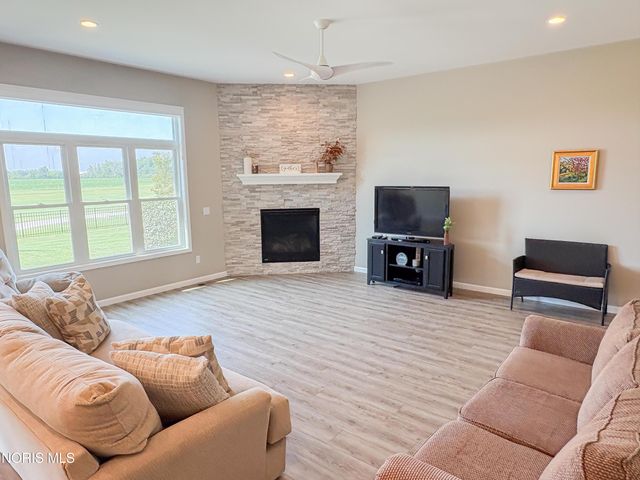5572 Eagles Landing Drive, Oregon, OH 43616