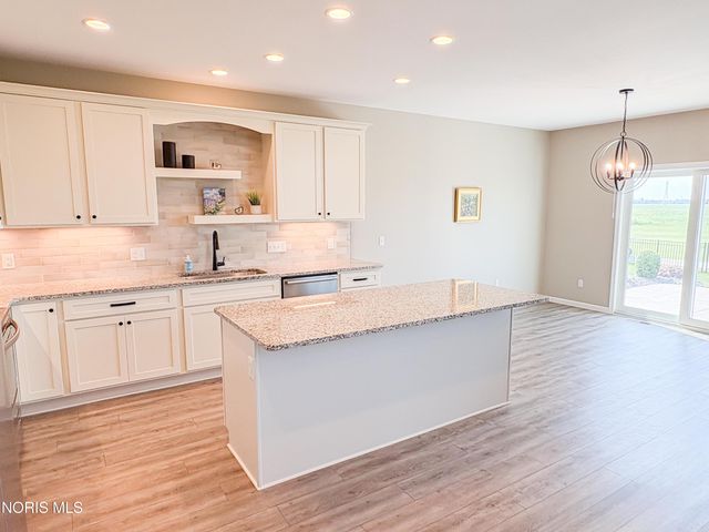 5572 Eagles Landing Drive, Oregon, OH 43616