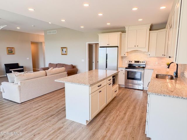 5572 Eagles Landing Drive, Oregon, OH 43616