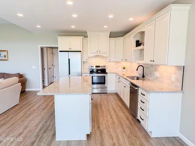 5572 Eagles Landing Drive, Oregon, OH 43616
