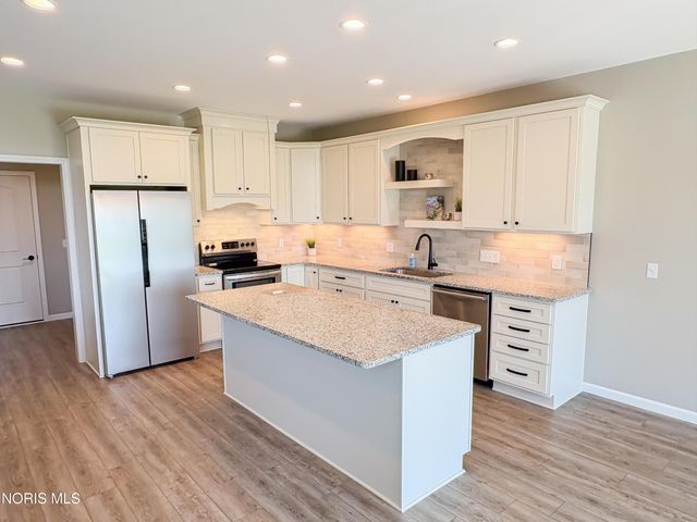 5572 Eagles Landing Drive, Oregon, OH 43616