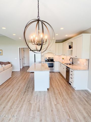 5572 Eagles Landing Drive, Oregon, OH 43616