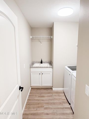5572 Eagles Landing Drive, Oregon, OH 43616
