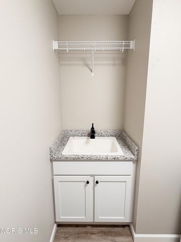 5572 Eagles Landing Drive, Oregon, OH 43616