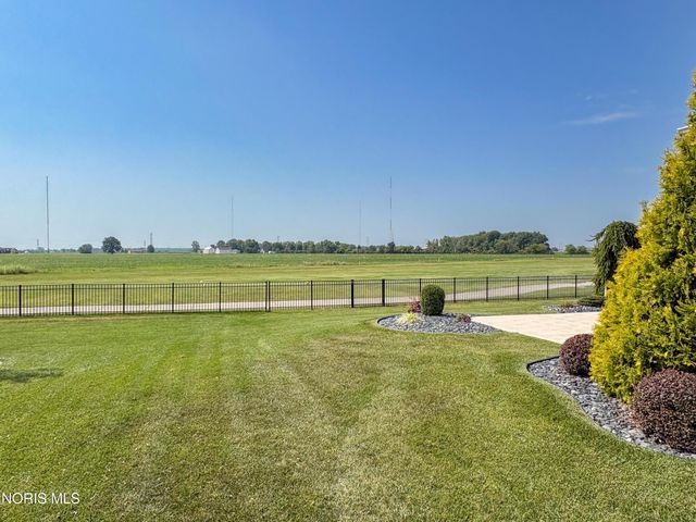 5572 Eagles Landing Drive, Oregon, OH 43616