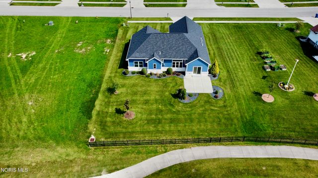5572 Eagles Landing Drive, Oregon, OH 43616
