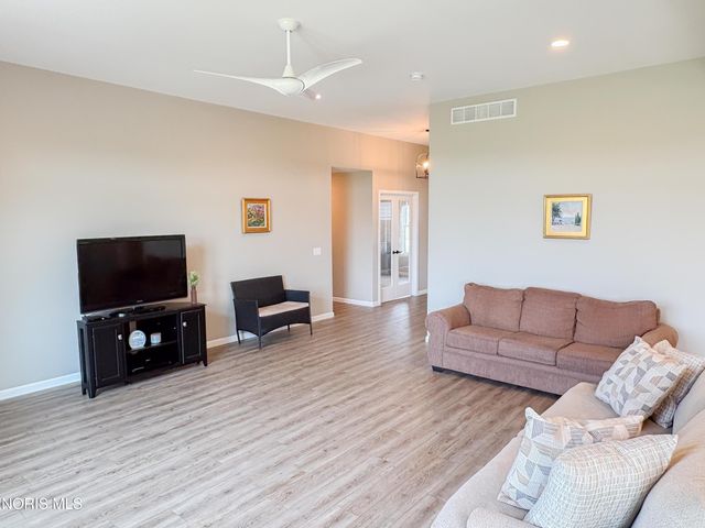 5572 Eagles Landing Drive, Oregon, OH 43616