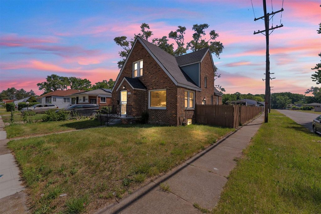 21004 Reimanville Avenue, Ferndale, MI 48220