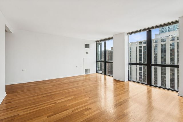 1122 N Clark Street 1403, Chicago, IL 60610