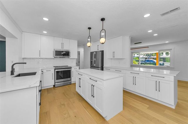 850 RAFAEL BOULEVARD NE, St Petersburg, FL 33704