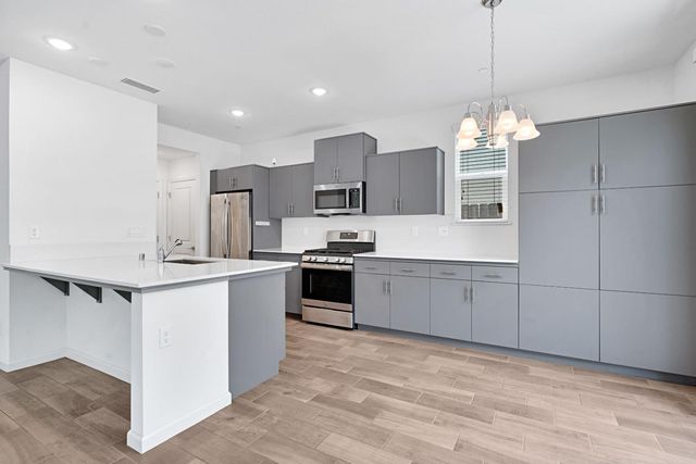 1927 Kelly Lane, Clovis, CA 93611