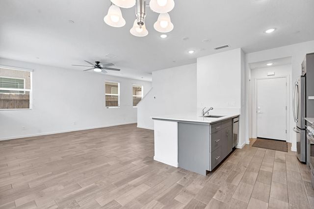 1927 Kelly Lane, Clovis, CA 93611