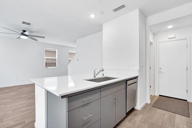 1927 Kelly Lane, Clovis, CA 93611