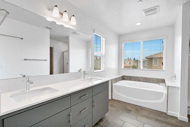 1927 Kelly Lane, Clovis, CA 93611