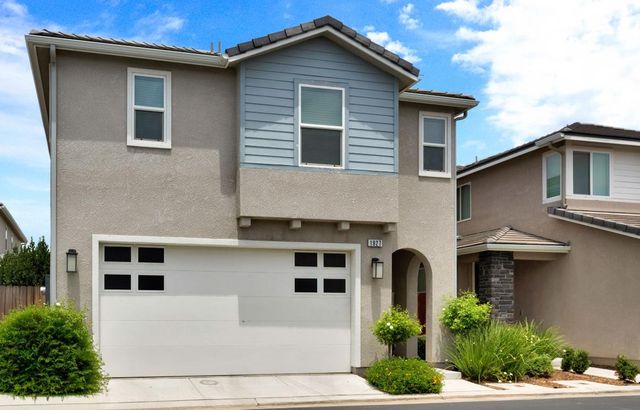 1927 Kelly Lane, Clovis, CA 93611