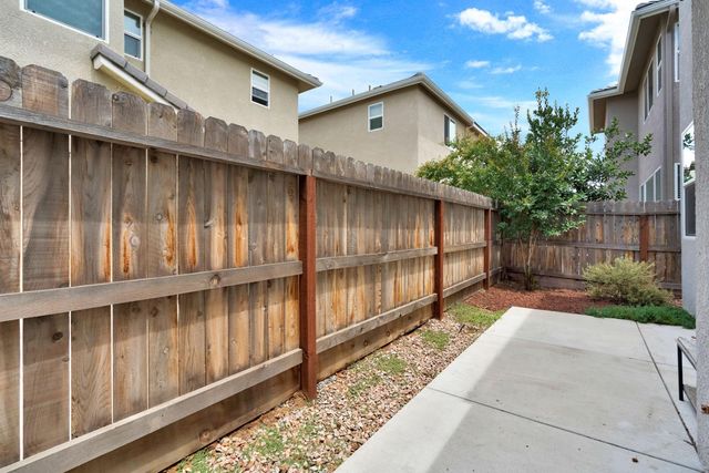 1927 Kelly Lane, Clovis, CA 93611