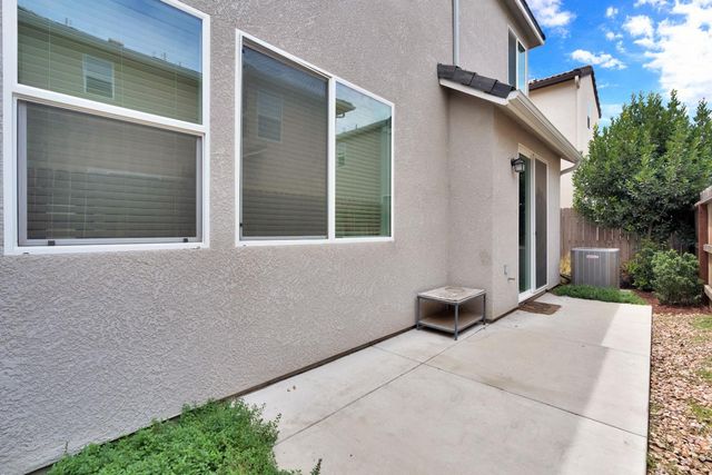 1927 Kelly Lane, Clovis, CA 93611