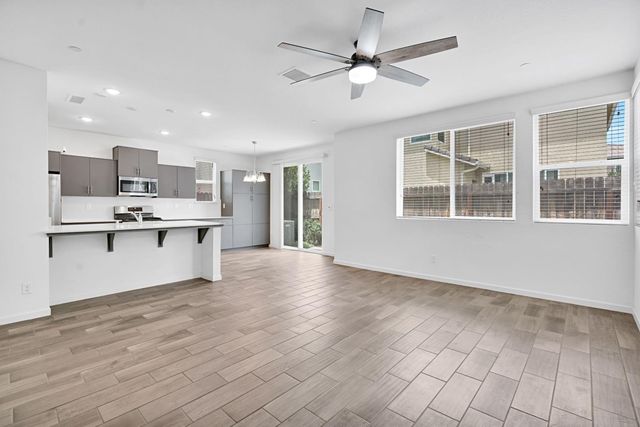 1927 Kelly Lane, Clovis, CA 93611