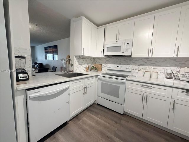 1800 SW 81st Ave 1118, North Lauderdale, FL 33068