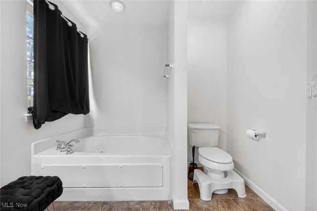 6240 Sparrowhawk Way, Oakwood Village, OH 44146