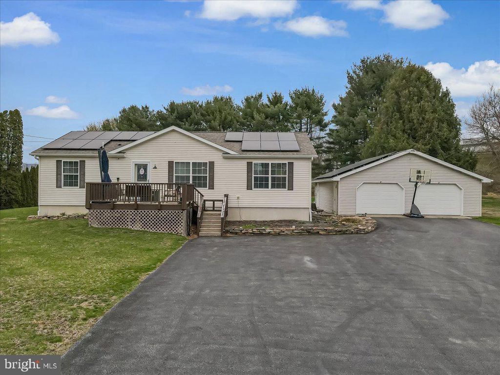 3954 CEDAR DR, Walnutport, PA 18088