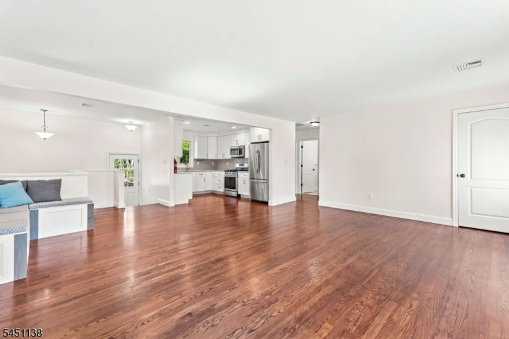 539 Logan Dr, Roxbury Twp., NJ 07850 — photo 2