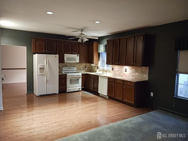 6 Holly Manor Court, Helmetta, NJ 08828