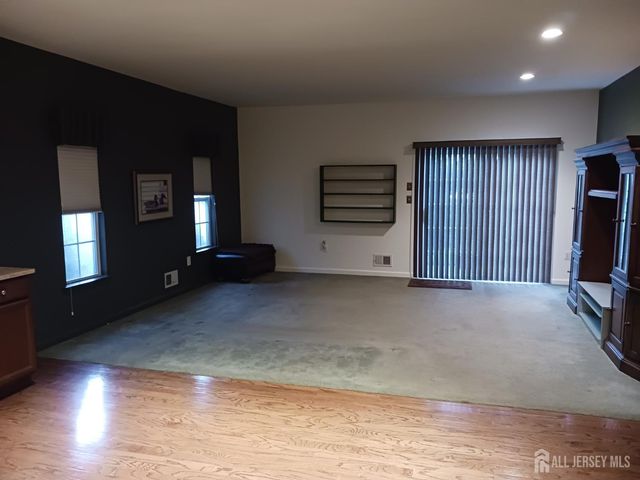 6 Holly Manor Court, Helmetta, NJ 08828