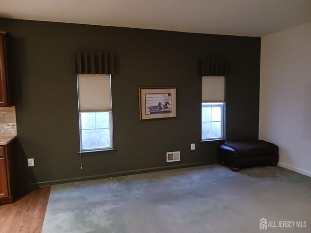 6 Holly Manor Court, Helmetta, NJ 08828